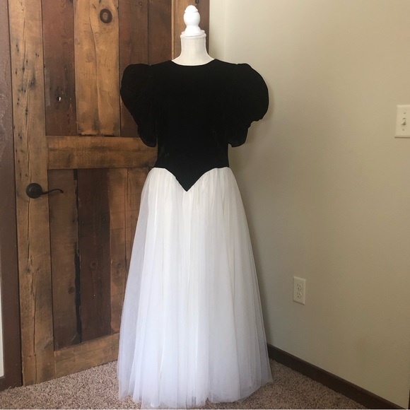 Vintage Dresses & Skirts - Vintage 80s Black Velvet and Tulle Formal Prom Gown